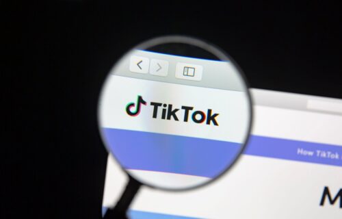 Nova TikTok OPASNOST: Dečaci snimaju devojčice dok ih pipkaju i odmah kače na mreže, roditelji PAZITE