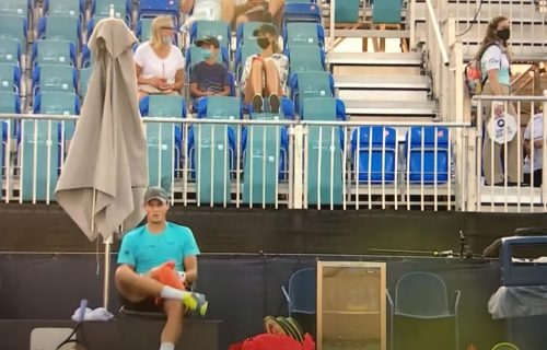 Teniser pravio haos usred meča: Drao se na sudiju, lomio reket, pa pretio tužbom ATP-u (VIDEO)