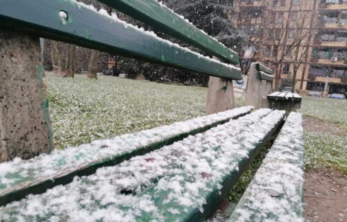 SNEG prekrio Beograd! Krupne bele pahulje nad srpskom prestonicom, probudilo nas hladno vreme (FOTO)