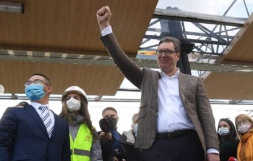 Vučić obišao radove u Beškoj: Od februara komercijalna upotreba pruge, do Novog Sada za POLA SATA (VIDEO)