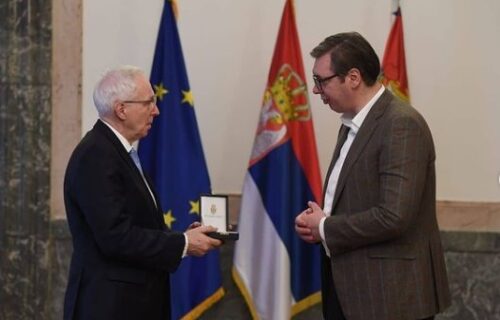 Zlatna medalja za Rolfa Vencela: Predsednik Srbije Aleksandar Vučić uručio ODLIKOVANJE (FOTO)