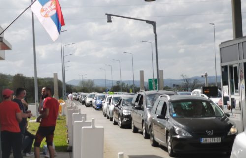 DRAMA na auto-putu i dalje traje: Zbog kolone vozila HITNO obustavljen saobraćaj kroz tunel Brđani (FOTO)