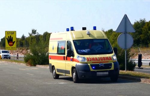 Za dlaku izbegnuta tragedija: Devojka pala sa krova nekadašnje fabrike i preživela