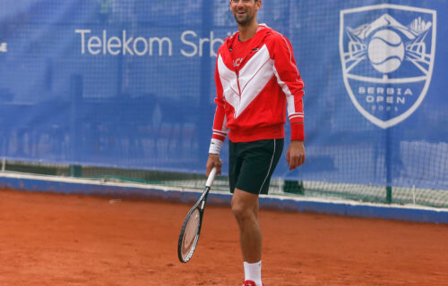 Đoković u Beogradu: Osmesi i lagani trening pred početak "Serbia opena" (FOTO)