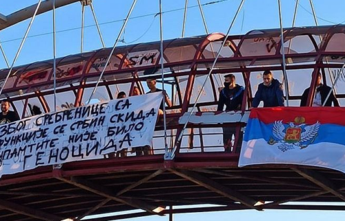 Podgorica na nogama! "Zbog Srebrenice sa funkcije se SRBIN skida, upamtite nije bilo GENOCIDA" (FOTO)