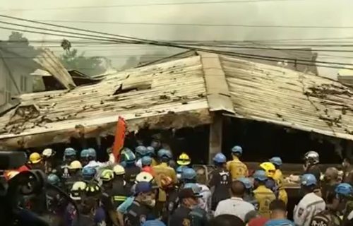 HOROR! Zgrada se srušila u požaru, najmanje petoro poginulih (VIDEO)