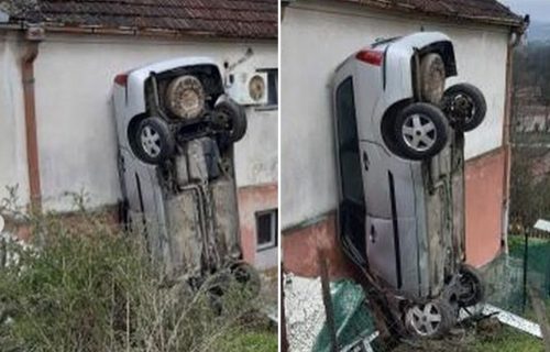 Automobilom se ZAKUCAO u zid kuće, ali vertikalno: Meštani Grocke u šoku, ovo je nerealno (FOTO)