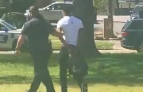 PRVI SNIMAK sa mesta pucnjave u američkoj školi: Policija izvela muškarca sa lisicama (VIDEO)