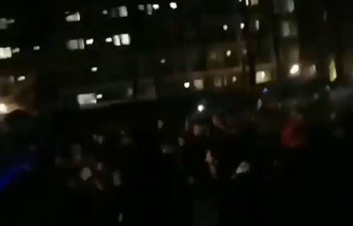 ŠOK snimak iz Studentskog grada: Sinan se ori, hiljade studenata BEZ MASKI i distance (VIDEO)