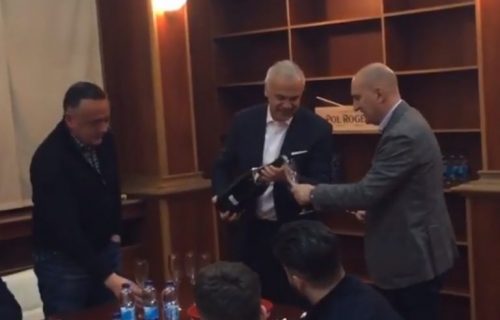 Fešta na Marakani: Terzić sipa šampanjac, gruva Čola, a tu je i Vladan Milojević (VIDEO)