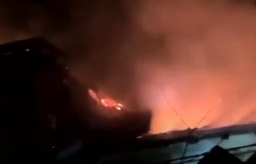 Požar progutao 10 stanova, porodice u SUZAMA: Pogledajte DRAMATIČNE scene iz Zenice (VIDEO)
