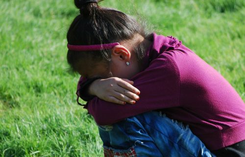 Užas u Uroševcu: Zajedno sa očuhom pretukla devojčicu (12)