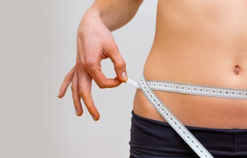 Najjednostavniji način za skidanje viška kilograma: Ako želite ravan stomak, promenite ove 3 navike