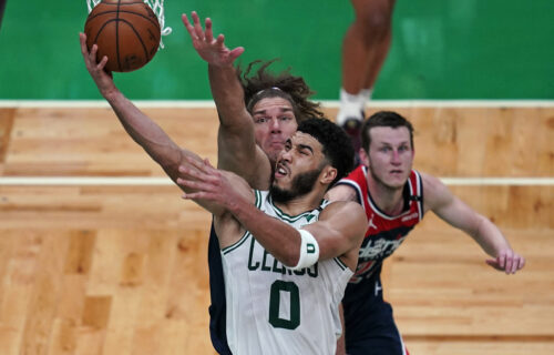 Počeo plej-in u NBA: Fenomenalni Tejtum sa 50 poena vodio Boston do pobede, Šarlot bez šansi (VIDEO)