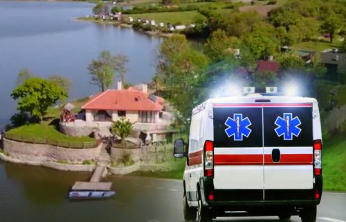 Tragedija kod Knića: Devojka se UDAVILA u Gružanskom jezeru, nakon što je jedan od drugova GURNUO