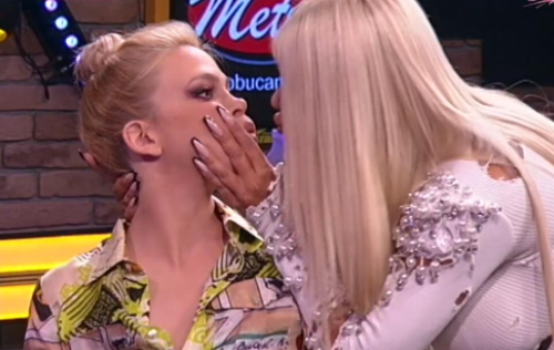 Umalo PAO poljubac usred emisije: Dara Bubamara se zanela, pa ščepala Milicu u programu UŽIVO