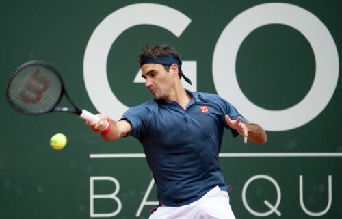 Au, ovo je bolelo: Federer namerno gađao Monfisa, pogodio ga u nezgodno mesto (VIDEO)