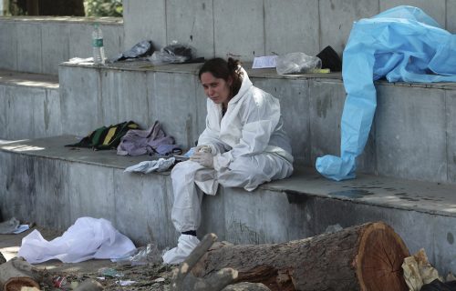 Dupli mutant RAZARA INDIJU: Danima više do 300.000 novoobolelih, nestaje drva za spaljivanje leševa