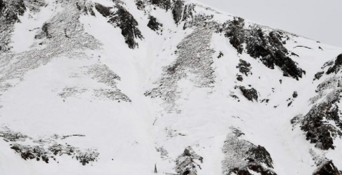 Velika tragedija u Alpima: Stradalo 7 osoba u DVE LAVINE, temperatura topi sneg (FOTO)