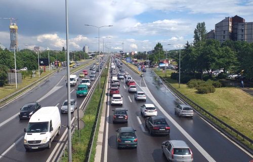 Vozači, danas strpljivo! Prvi radni dan posle praznika, kiša, radovi i važna poseta donose kolaps