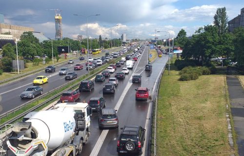 HAOS U BEOGRADU: Glavne saobraćajnice paralisane, evo gde su najveće gužve