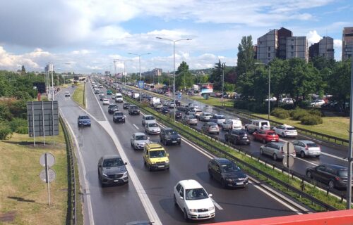 Nezgoda na auto-putu kod Arene: Automobil završio u suprotnom smeru