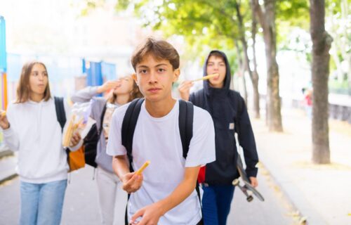 Napravite od njih dobre LJUDE: Kako da zaštitite svoje dete od lošeg uticaja društva?