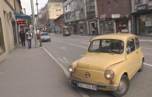 Ubacila "fiću" u rikverc pa dobila PONUDU ŽIVOTA: Emilija i njen auto su prava atrakcija u Užicu (FOTO)