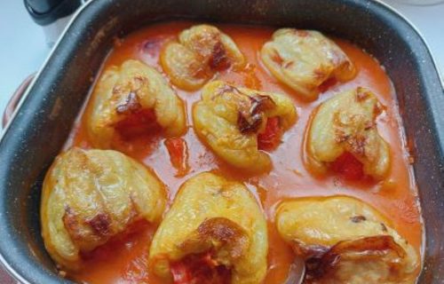 Zapečene u rerni i nikad sočnije: Stare dobre punjene paprike kakve još niste probali! (RECEPT+VIDEO)