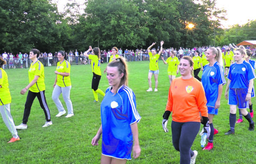 Crnke RAZBILE plavuše: Nesvakidašnji derbi odigran kod Čačka, sudija jedva IZVUKAO živu glavu (FOTO)