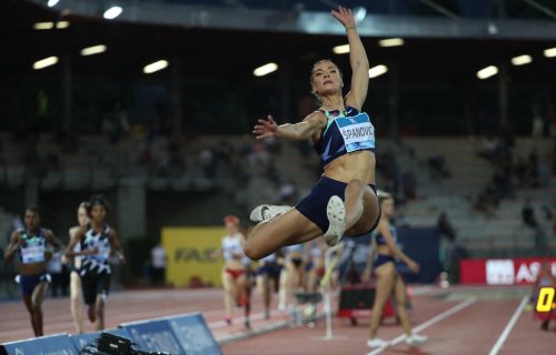 Ivana ponovo na šampionskom putu: "Srpska kraljica" slavila na mitingu u Firenci!