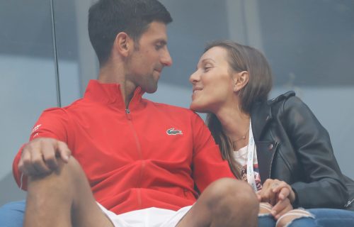 Novak Đoković stigao u Crnu Goru: Jelena okačila sliku njihovog ljubavnog zanosa u moru (FOTO)