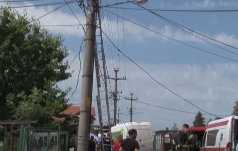 Stravični snimci NESREĆE u Šapcu: Ubila ga struja na banderi dok je povezivao kameru