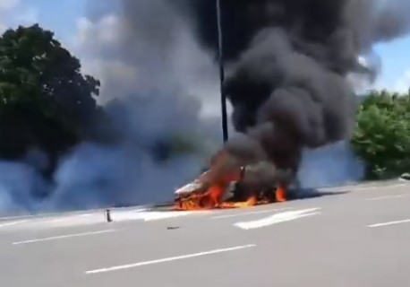 Stravičan PRIZOR na auto-putu Miloš Veliki: Zapalio se automobil, vatra progutala celo vozilo! (FOTO)