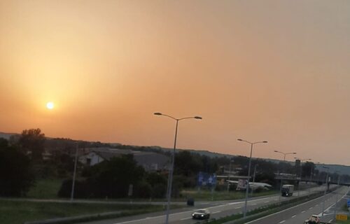Čudne BOJE iznad Beograda, šta je ovo na nebu? Prizor zbunio i meteorologa, a onda je dao odgovor (FOTO)