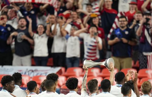 Hrvat mu poklonio dres Jokića, ovaj postao heroj nacije: Odbranio penal u 124. minutu za trofej! (VIDEO)