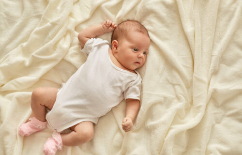 Mini vodič za MAJKE: Šta sve možete da očekujete tokom PRVOG meseca bebinog života?