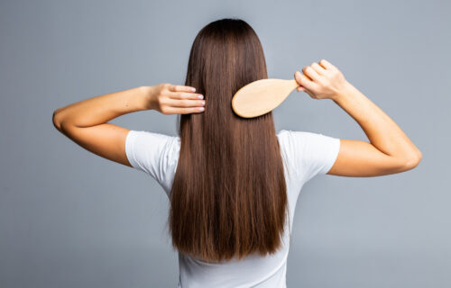 Svi smo to do sada pogrešno radili: EVO kako je ispravno češljati kosu pomoću četke (VIDEO)
