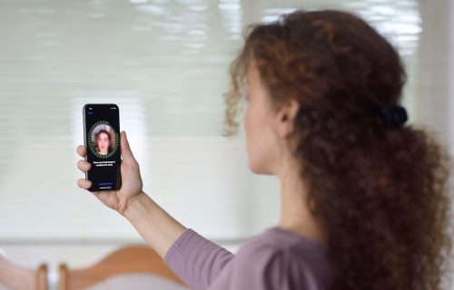 Face ID nije dovoljan! Ove TRI OPCIJE sačuvaće iPhone od "njuškala"