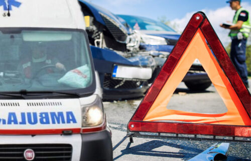 Saobraćajna NESREĆA kod Đurevca: Sudarili se kombi i kamion, tri osobe POVREĐENE