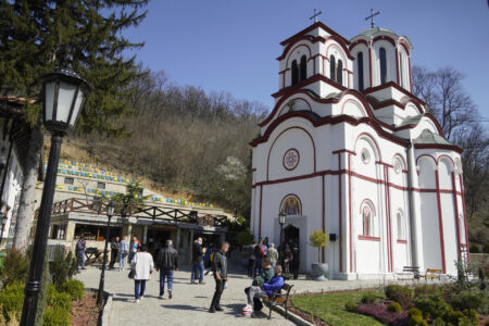 Šta poneti u manastir Tumane, a da je potrebno monasima?