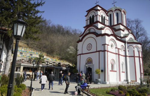 šta poneti u manastir tumane