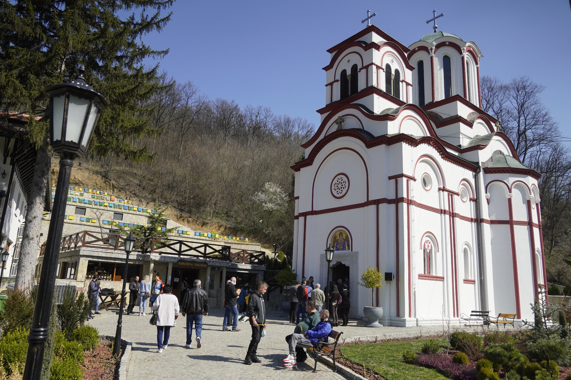 šta poneti u manastir tumane