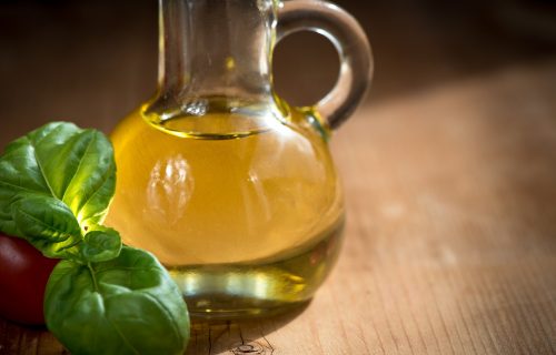 Možete ga koristiti u kuhinji, ali i u kupatilu: Maslinovo ulje je ODLIČAN izbor za negu kože i kose