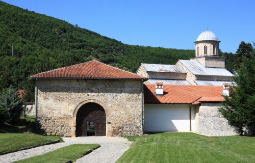 Pokrenuta istraga o dvojici SRBA zbog TROVANJA u Dečanima: Navodno viđeni u opštini nekoliko dana ranije