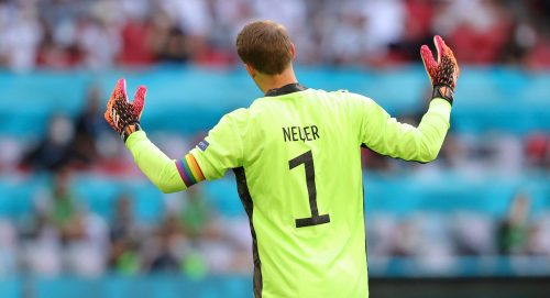 UEFA pokrenula istragu zbog “duginih boja”: Nojer na udaru zbog sporne kapitenske trake!