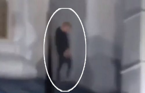 Novi UDAR na pravoslavnu svetinju: Tinejdžer se popeo na hram i uradio NAJODVRATNIJU stvar (VIDEO)