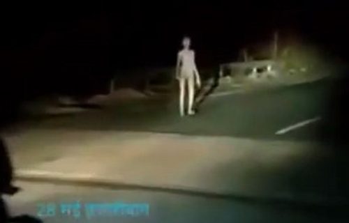 "Motociklisti samo odjednom skrenu": Mnogi tvrde da su videli VANZEMALJCA na mostu usred noći (VIDEO)
