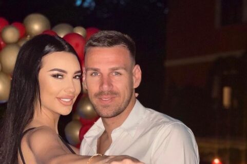 Katarinu Grujić PROZIVAJU zbog veridbe sa fudbalerom: Pevačica im ovako ZAPUŠILA usta (FOTO)