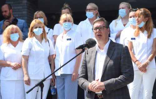 Predsednik Vučić u Borči: "Pričama o čipovima u vakcinama ćete nekoga UBITI" (FOTO+VIDEO)